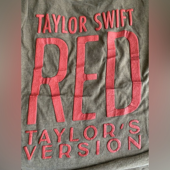 Taylor Swift Shirt Women’s Medium RED Taylor’s Version TV Merch Cut Off - Picture 4 of 9